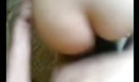 सौंदर्य कैमरे के सामने एक blowjob करता है हिंदी सेक्सी मूवी
