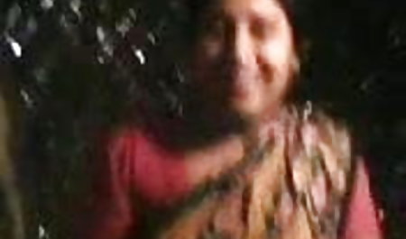 शानदार गोरा हिंदी वीडियो फुल मूवी सेक्सी उसकी योनी सहलाता है