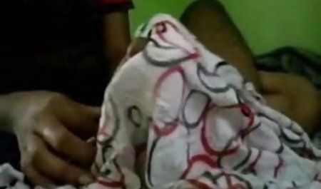 एक सेक्सी माँ को सड़क पर उसके भव्य शरीर को बेचने के लिए गिरफ्तार किया गया था। एक गारंटी के एक्स एक्स एक्स एचडी मूवी इंग्लिश रूप में मुझे एक योनी के साथ भुगतान करना पड़ा