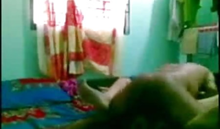 सुंदर लड़की हस्तमैथुन करती है और उंगलियों हिंदी सेक्स मूवीस पर सहती है