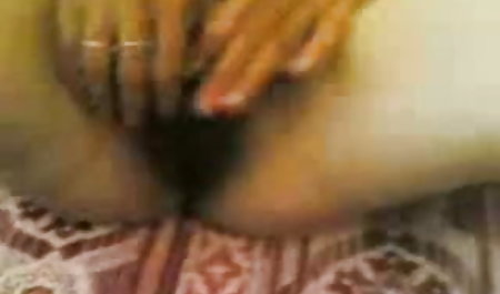 लड़के ने लड़की को एक blowjob करने के लिए बीएफ सेक्सी फिल्में मूवी राजी किया