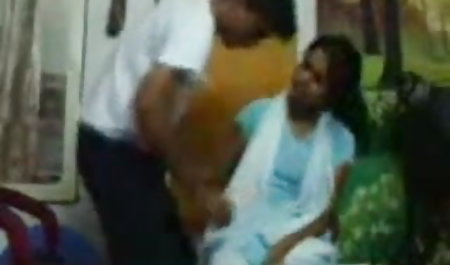दो हिंदी सेक्सी फुल मूवी दोस्तों ने एक पड़ोसी की जमकर चुदाई की