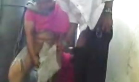 एक युवा लड़की अपने सुंदर शरीर को दिखाती है, और फिर धीरे-धीरे उसके मुंह में पानी भरने की कोशिश शुरू कर देती है। हिंदी सेक्सी मूवी हिंदी सेक्सी मूवी नतीजतन, लड़की वांछित संभोग तक पहुंचती है।