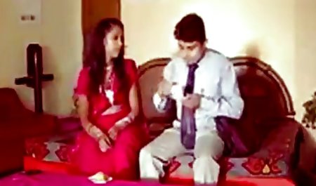 परिपक्व हिंदी मूवी एक्स एक्स एक्स वीडियो busty लड़की युवा सुनहरे बालों वाली समलैंगिक बहकाया