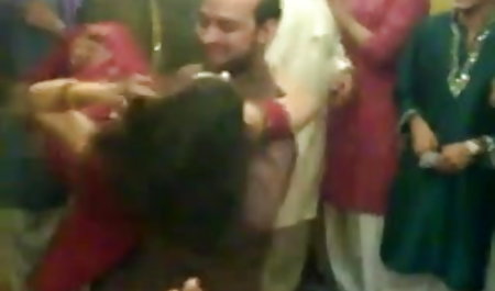 सुंदर गोरा ने उसकी छोटी सी क्लिट हिंदी फिल्म सेक्स मूवी को धीरे-धीरे पूरा किया और धीरे-धीरे खुद को संभोग के लिए लाया