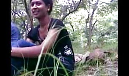 दोस्त एक परिपक्व परिपक्व पड़ोसी पर जासूसी करता हिंदी सेक्सी फुल मूवी है