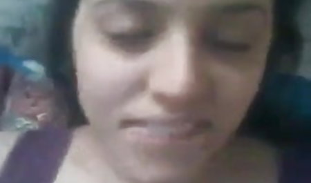 प्यारा, busty बेब उसके स्तन के सेक्सी फिल्म हिंदी वीडियो मूवी साथ खेलता है