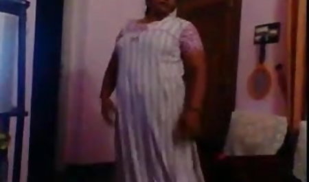 सुनहरे बालों वाली कुतिया फुल सेक्स हिंदी फिल्म स्तन और गधे के बीच गड़बड़