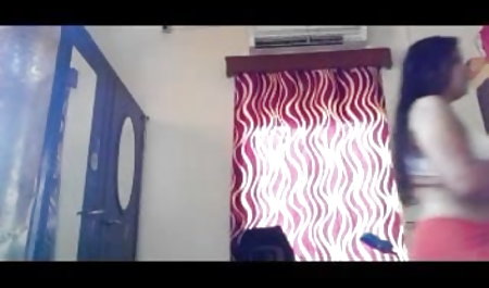 आदमी बड़े स्तन और काले जूते के साथ एक लड़की fucks इंडियन एक्स मूवी