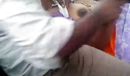 गोरा खुद को हिंदी सेक्सी फुल मूवी एचडी एक डिल्डो के साथ बहलाता है