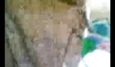 भव्य गोरा कैरोल सोफे सेक्सी में हिंदी मूवी पर उसकी योनी सहलाता है