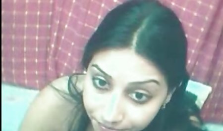 18 वर्षीय वीका को अपने आकर्षण को दिखाने और उन में एक गर्म मुर्गा देने से कोई सेक्सी मूवी एचडी गुरेज नहीं है