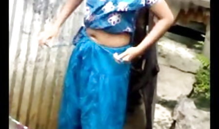 चार लड़कियां सेक्सी हिंदी फुल मूवी पूल के पास एक कुर्सी पर एक आदमी को बकवास करती हैं