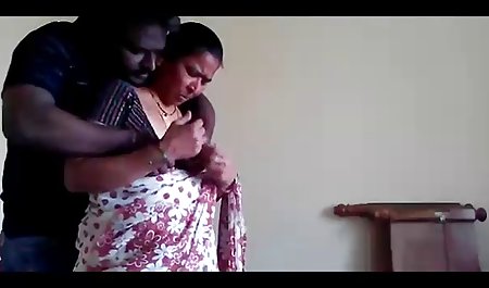 एक विशाल डिक के साथ सूजन आबनूस एक छोटे हिंदी फिल्म सेक्सी एचडी में से एशियाई fucks