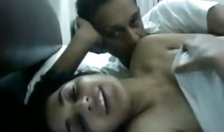 परिपक्व busty हिंदी सेक्सी मूवी श्यामला को एक नौकरी मिलती है और एक एजेंट के साथ चुदाई होती है