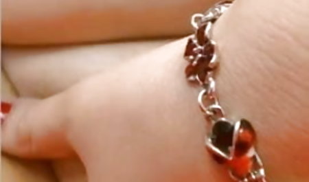 स्लिम लड़की कैमरे के हिंदी मूवी पिक्चर सेक्सी सामने हस्तमैथुन करती है