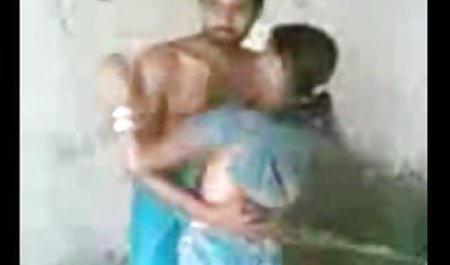 दो सेक्सी वीडियो में हिंदी मूवी रूसी छात्र एक आदमी का मोटा लंड चूसते हैं और उसे चोदते हैं