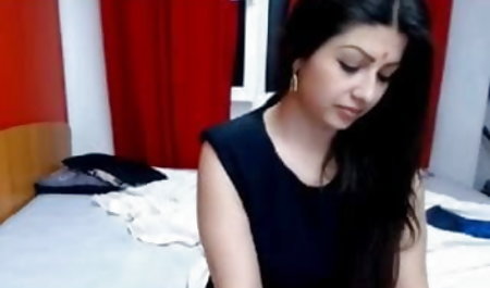 रेडहेड बेब फुल सेक्स हिंदी मूवी ने उसकी पैंटी में हाथ डाला और खुद को सहलाया
