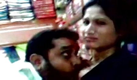 दो सेक्सी सेक्सी वीडियो फिल्म हिंदी मूवी सेक्सी सुंदरियों त्रिगुट प्यार करता है और एक आदमी को आकर्षित