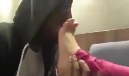 सोफे पर एक कुतिया fucks फुल मूवी सेक्सी हिंदी और उस पर cums