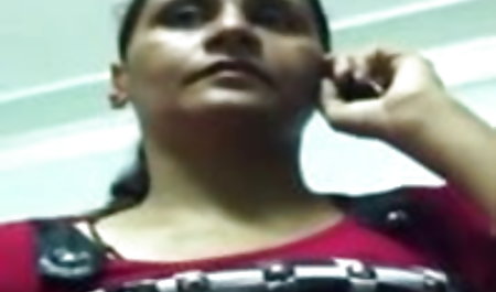 पत्नी एक रोमांचक blowjob सेक्सी मूवी एचडी हिंदी करता है