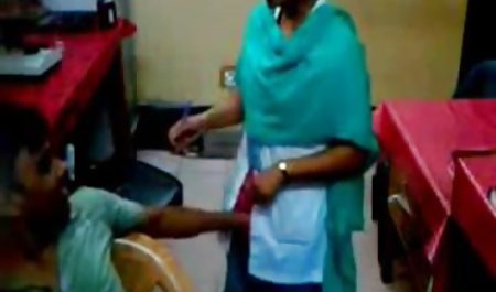 लड़के ने कैमरे पर उँगलियाँ फुल मूवी वीडियो में सेक्सी फिराई