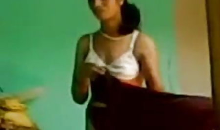 वंचित व्यक्ति ने सड़क पर सेक्सी वीडियो में हिंदी मूवी एक छोटे से सुनहरे बालों वाले कबूतर को उठाया, उसे जंगल में लाया और उसकी जमकर चुदाई की